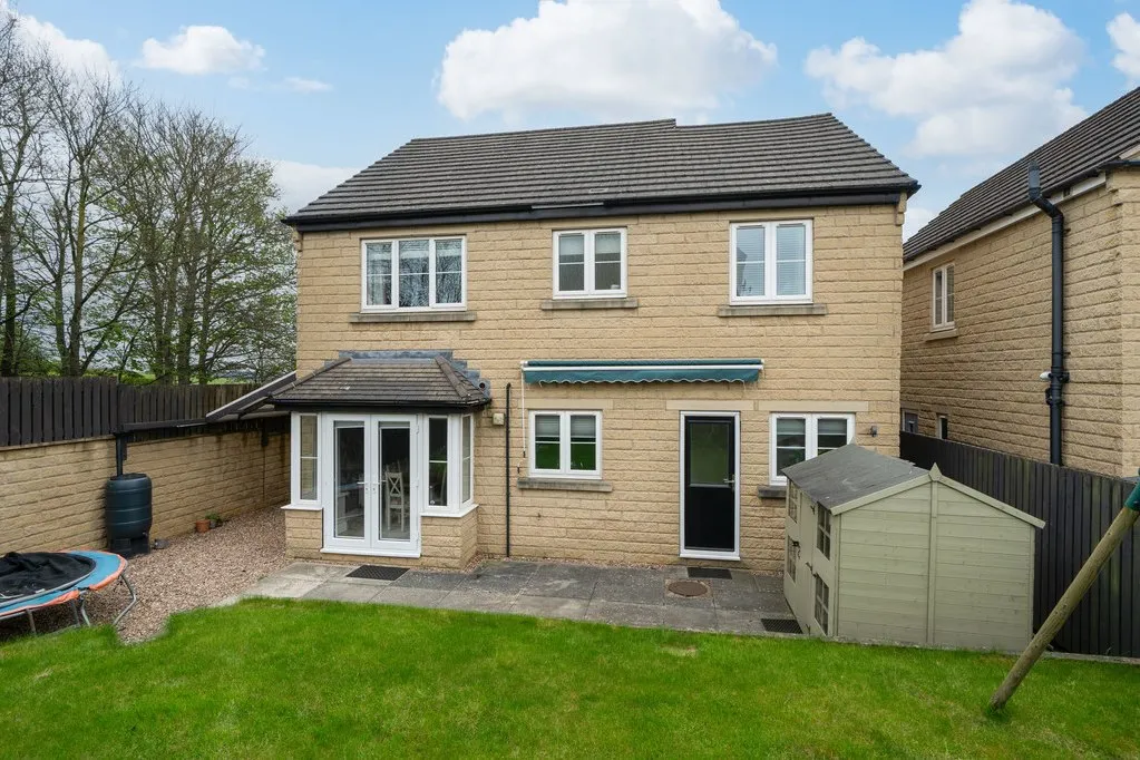 Lumb Hall Way, Drighlington BD11 1LL, photo 2