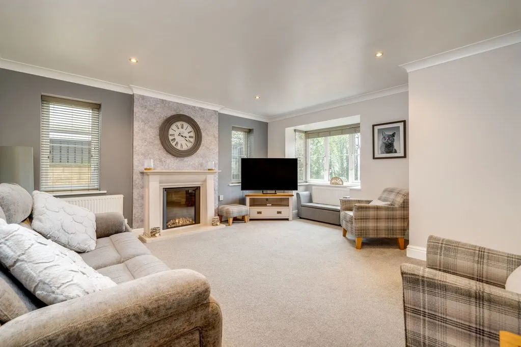 Lumb Hall Way, Drighlington BD11 1LL, photo 5