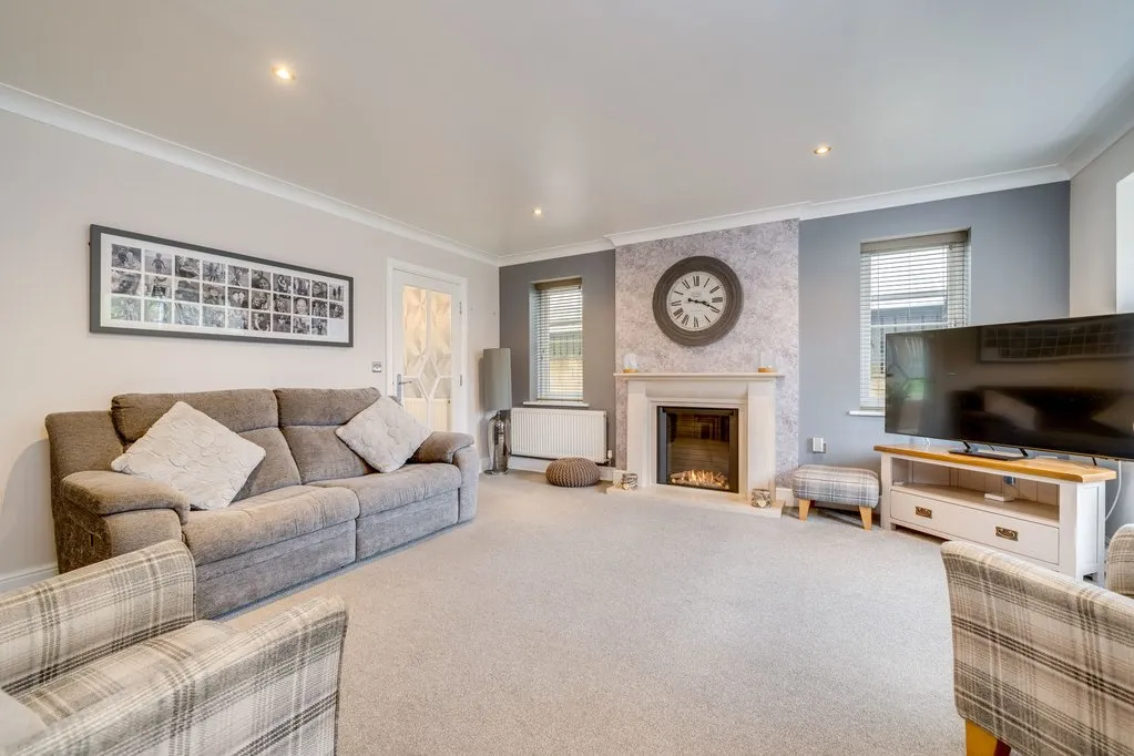 Lumb Hall Way, Drighlington BD11 1LL, photo 4