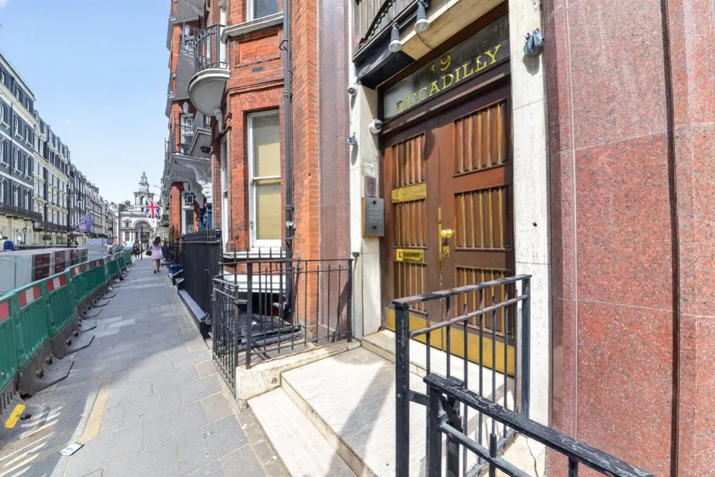 Piccadilly, Westminster, W1J, photo 2