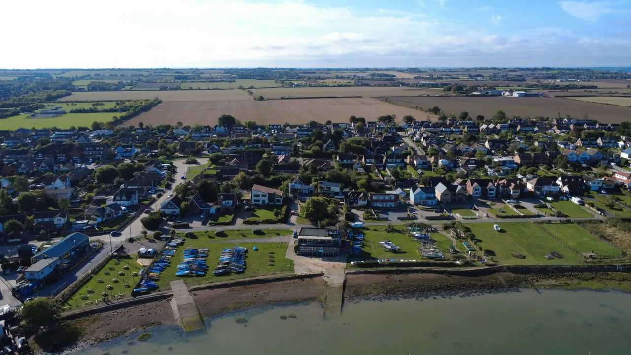 West Avenue, Mayland, CM3, photo 26