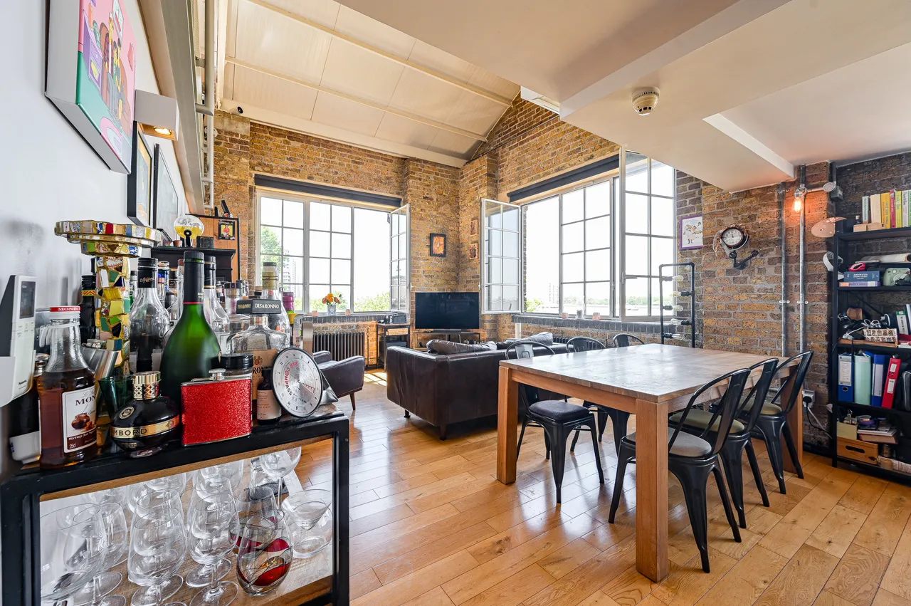 3 bed flat for sale, London, SE18