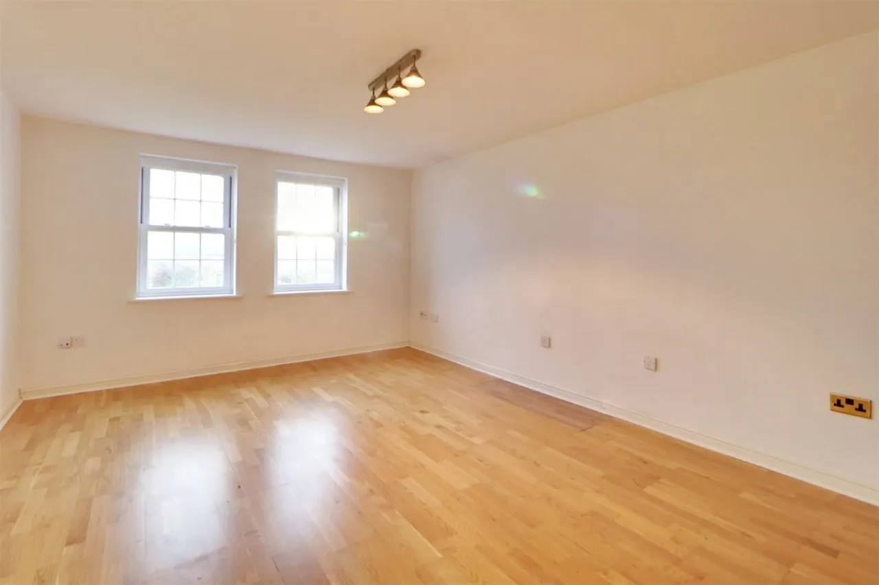 Kings Avenue, Ely, CB7, photo 3