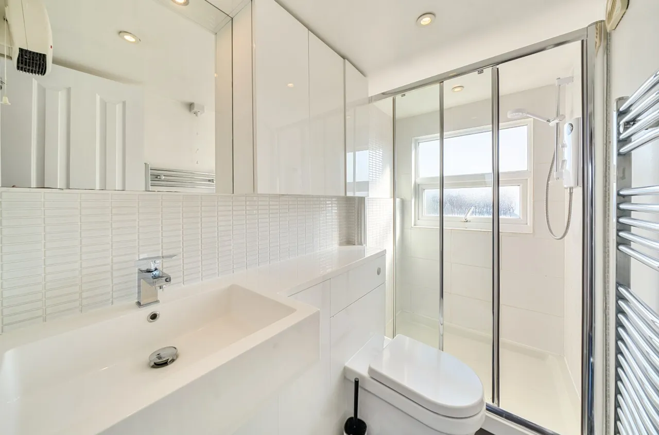 Flat B, 24 Heyford Avenue, London, London, SW8 1ED, photo 8