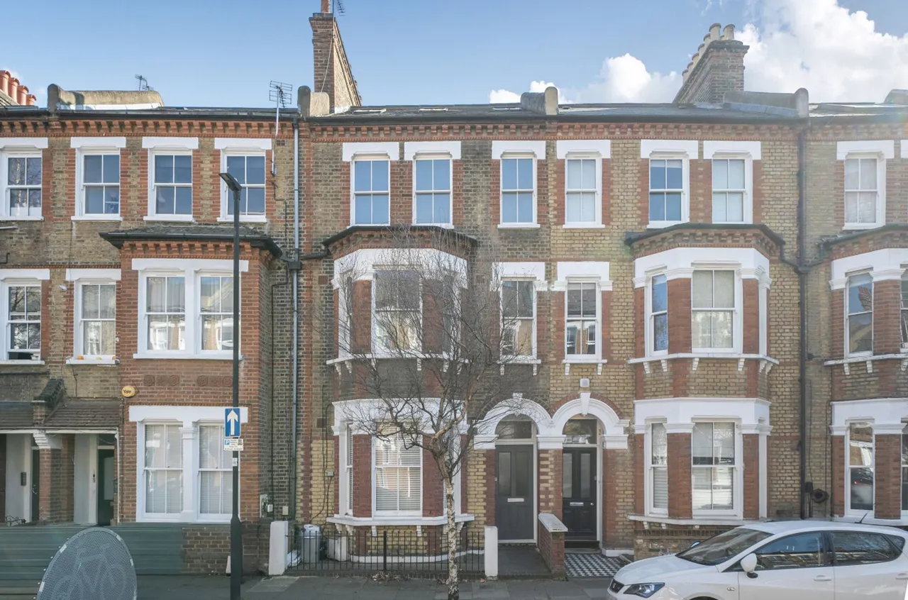 Flat B, 24 Heyford Avenue, London, London, SW8 1ED, photo 2