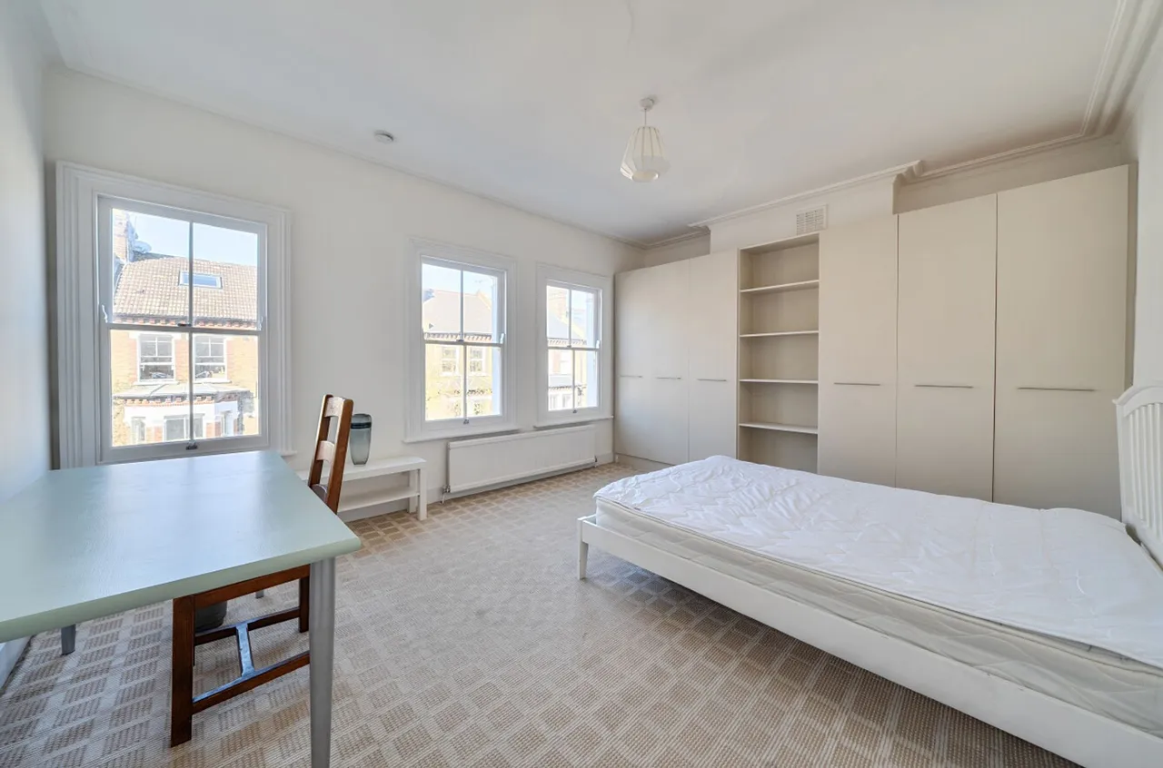 Flat B, 24 Heyford Avenue, London, London, SW8 1ED, photo 5