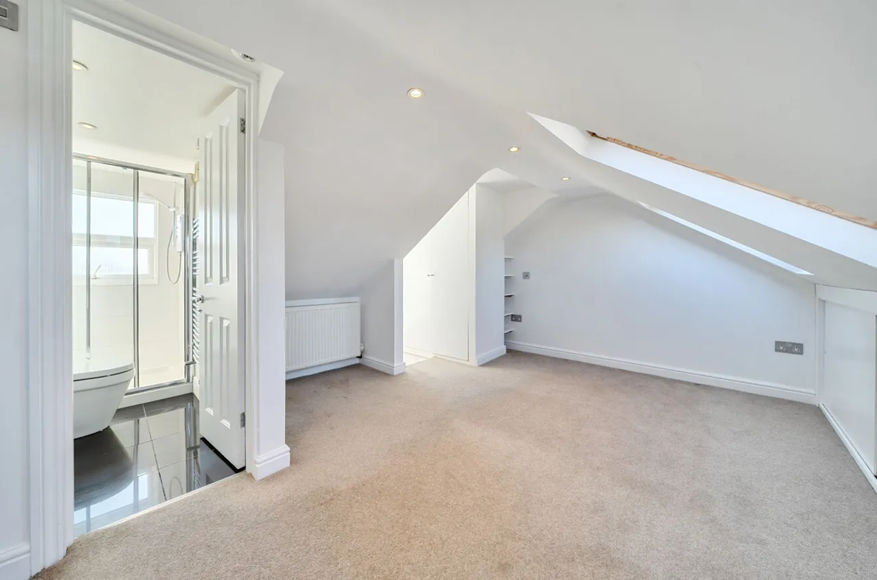 Flat B, 24 Heyford Avenue, London, London, SW8 1ED, photo 9