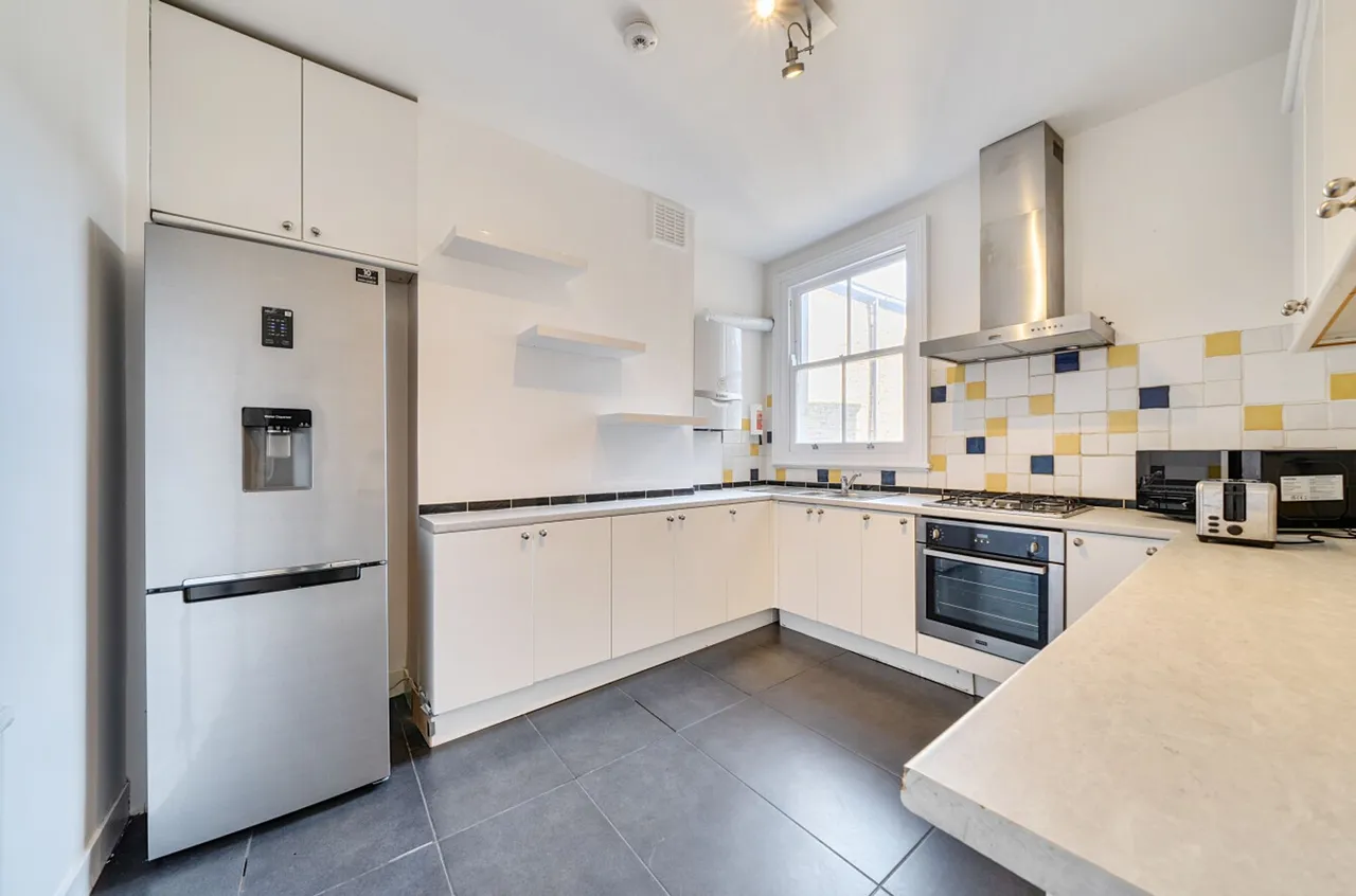 Flat B, 24 Heyford Avenue, London, London, SW8 1ED, photo 3