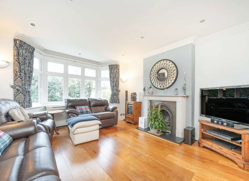 Clarendon Gardens, Wembley, HA9, photo 2