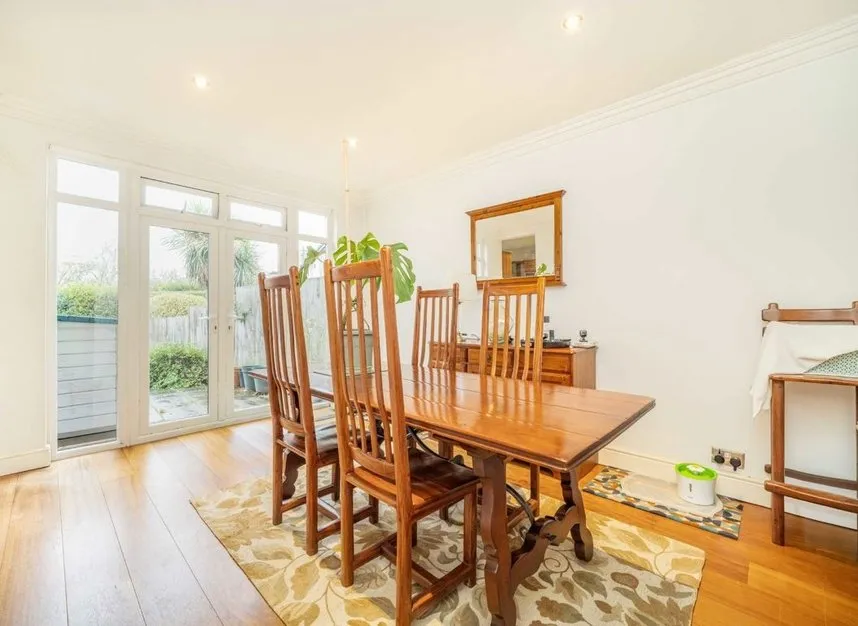 Clarendon Gardens, Wembley, HA9, photo 4