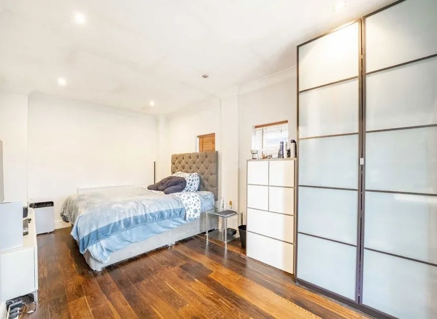Clarendon Gardens, Wembley, HA9, photo 7