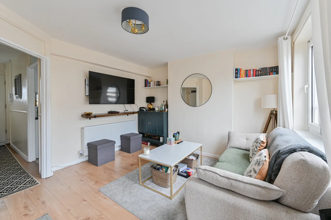 2 bed flat for sale — Flat 32, Mainwaring Court, Armfield Crescent, Mitcham