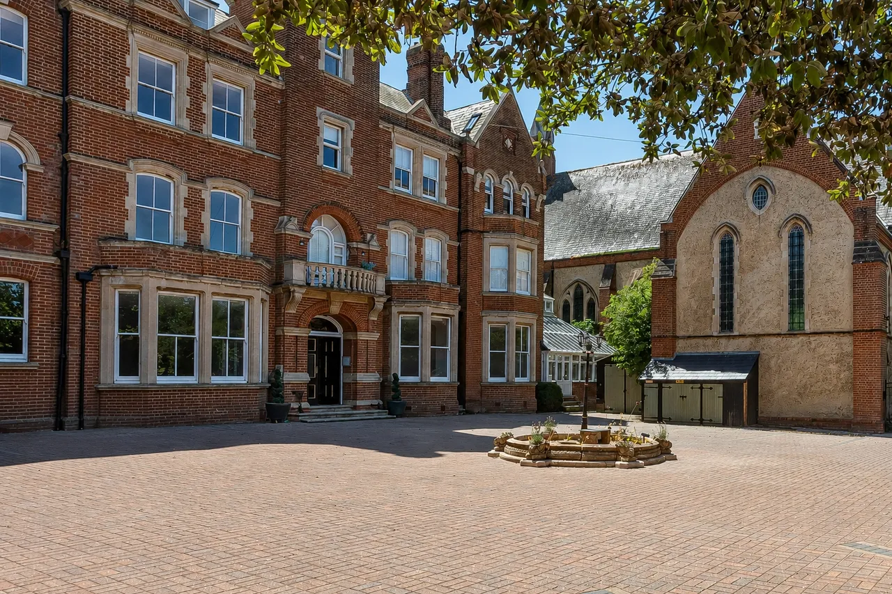 2 bed flat for sale, Canterbury Road, Westgate-on-Sea, CT8
