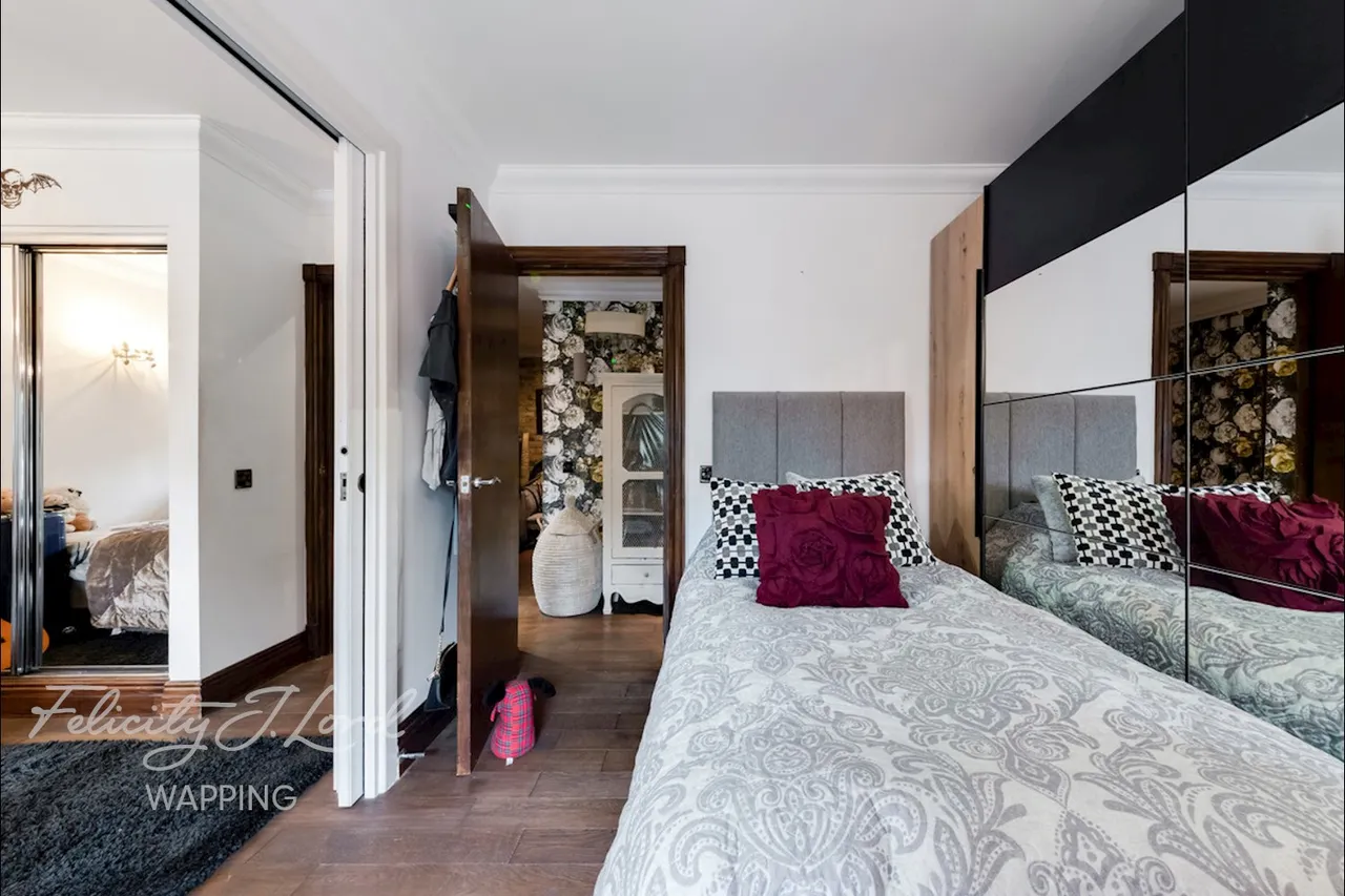 St Katharines Way, London, E1W, photo 11
