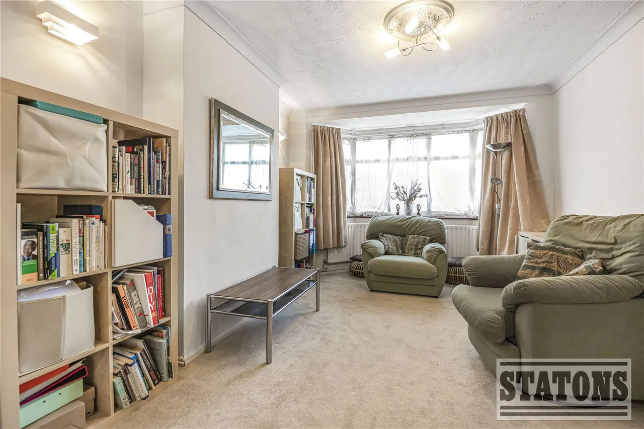 South Lodge Drive, London, N14 4XH, photo 3