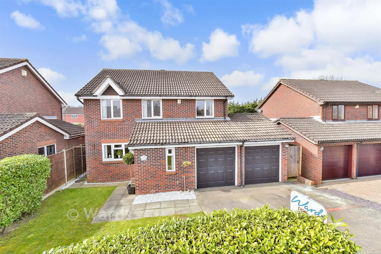 4 bed house for sale, Howells Close, West Kingsdown, TN15