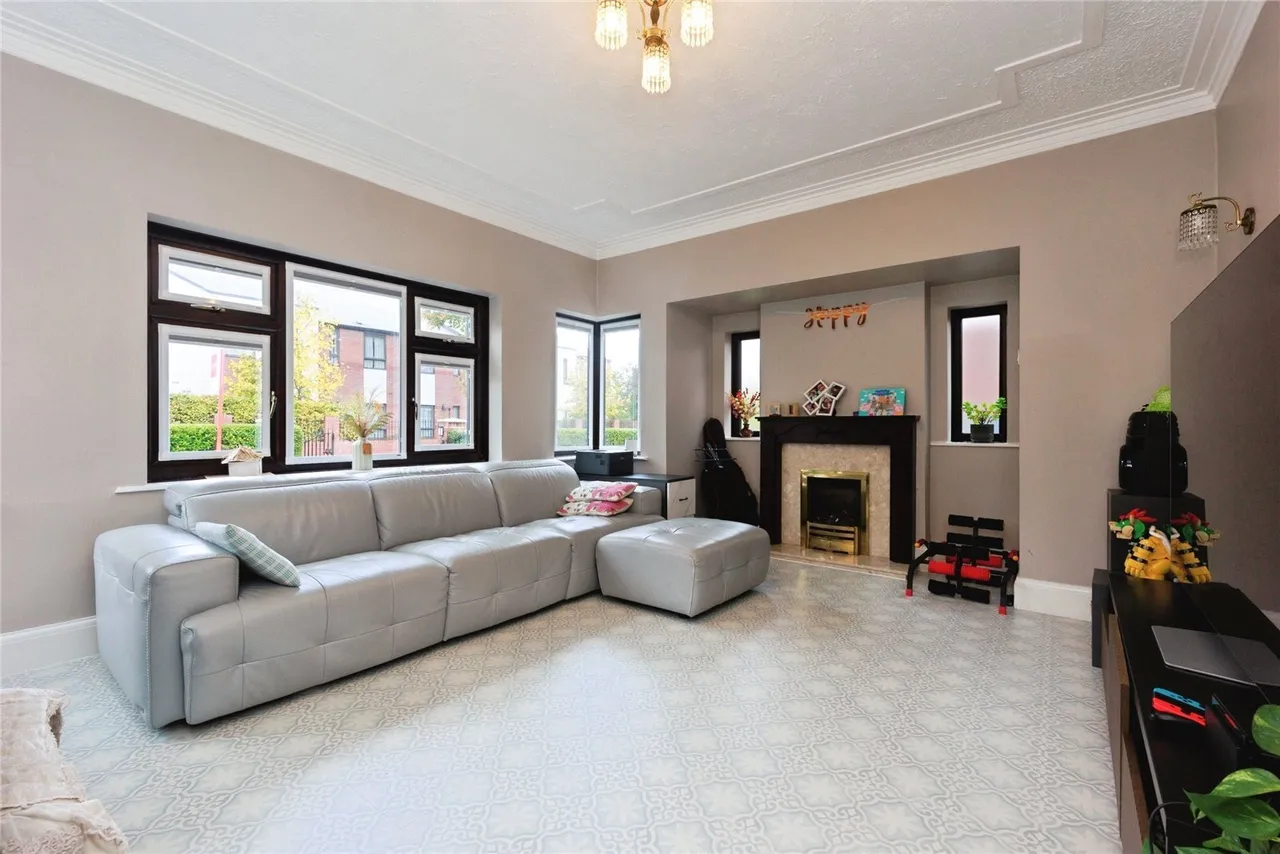 Delaunays Road, Sale, Greater Manchester, M33, photo 2