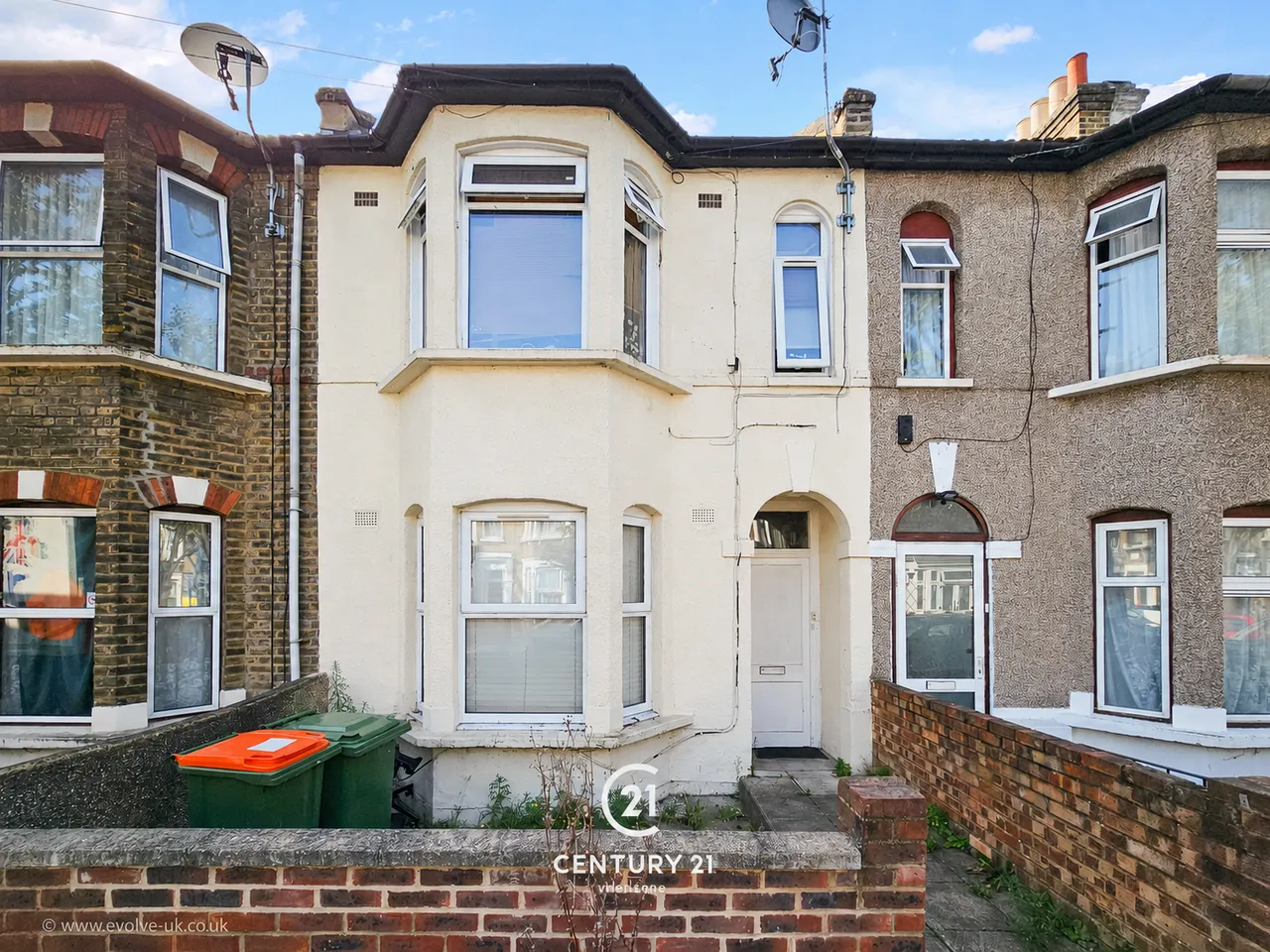 2 bed property for sale, Upton Park Road, London, E7
