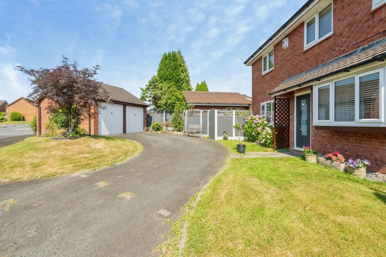Brambling Drive, Bolton, BL5, photo 2