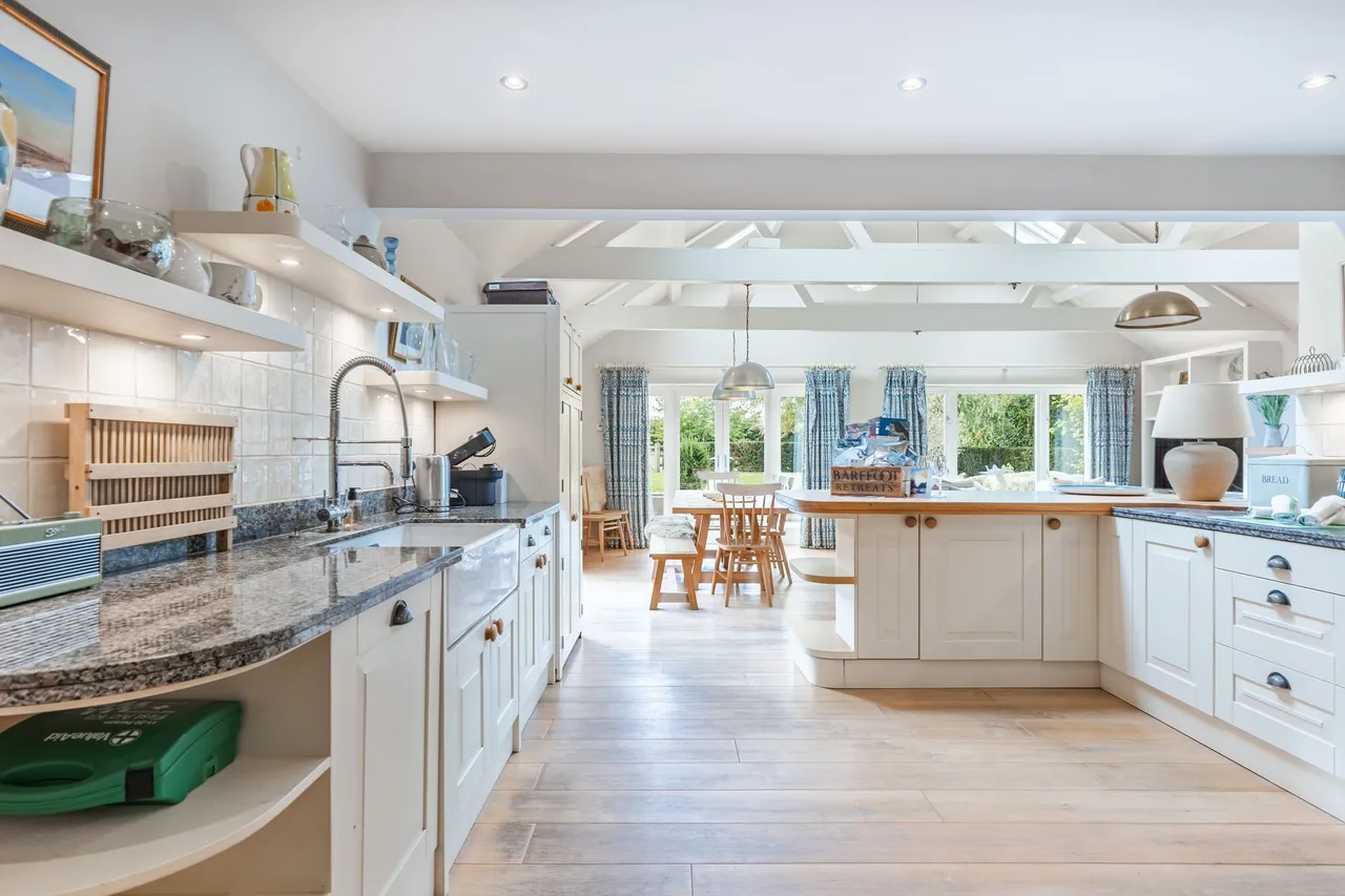 Immaculately Presented Home with Fiel, photo 2