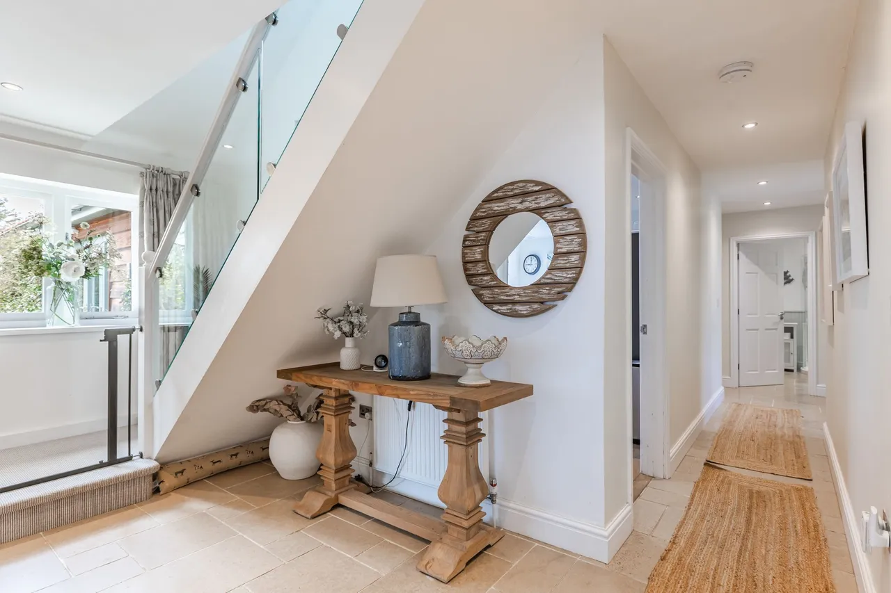 Immaculately Presented Home with Fiel, photo 13