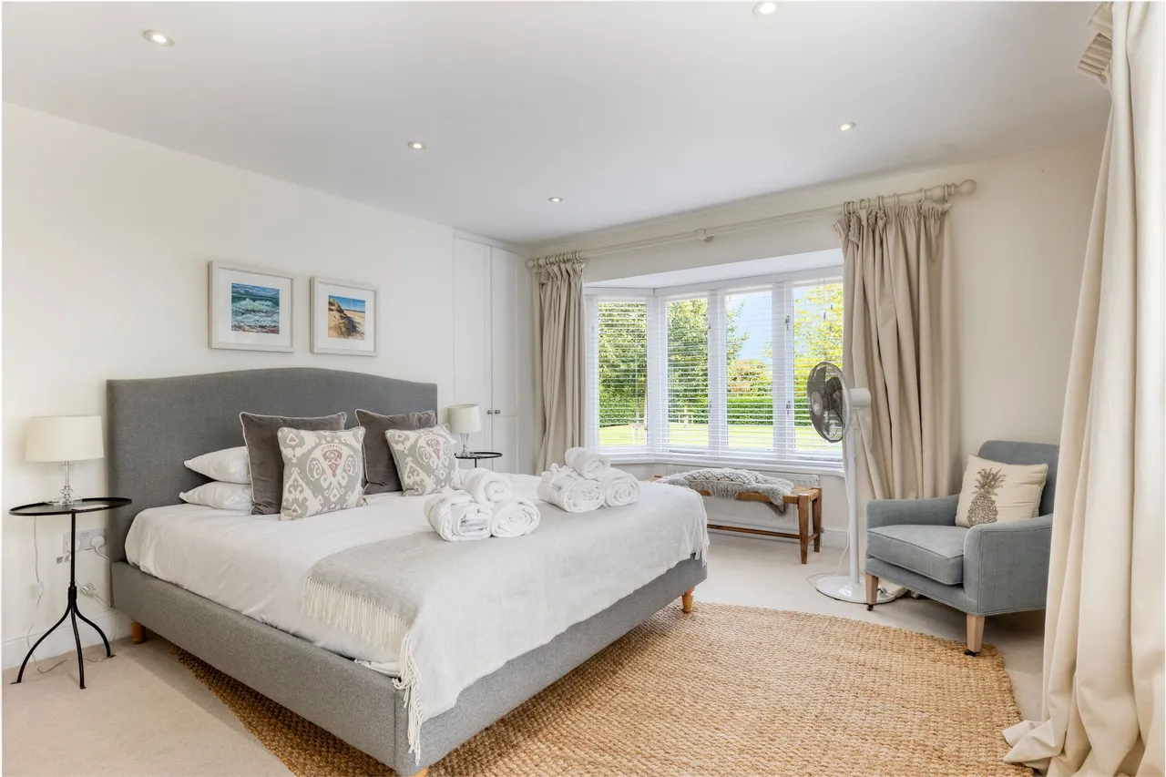Immaculately Presented Home with Fiel, photo 16