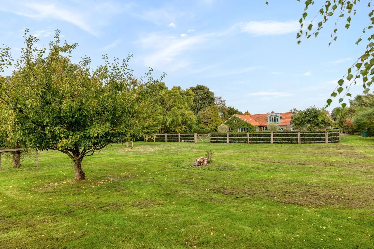 Immaculately Presented Home with Fiel, photo 4