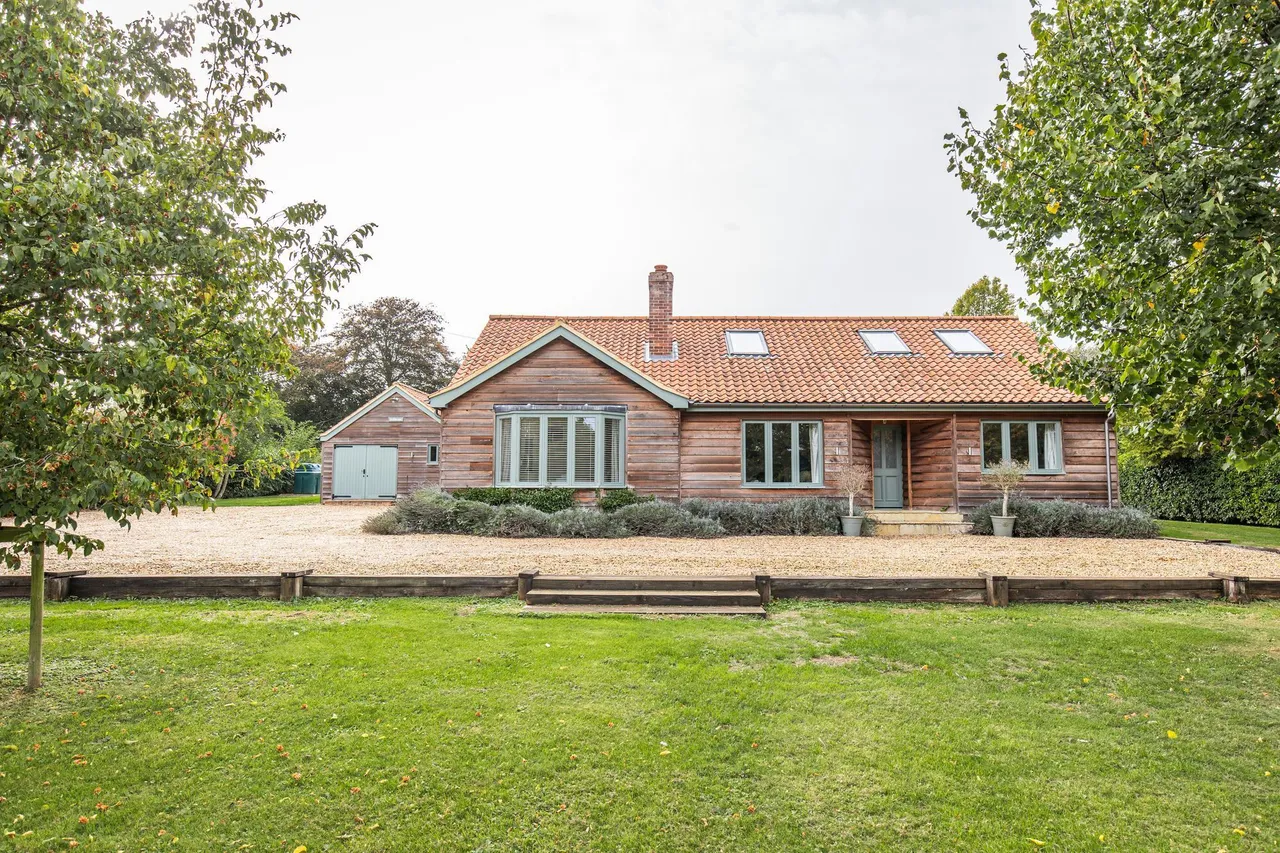 5 bed house for sale, Immaculately Presented Home with Fiel