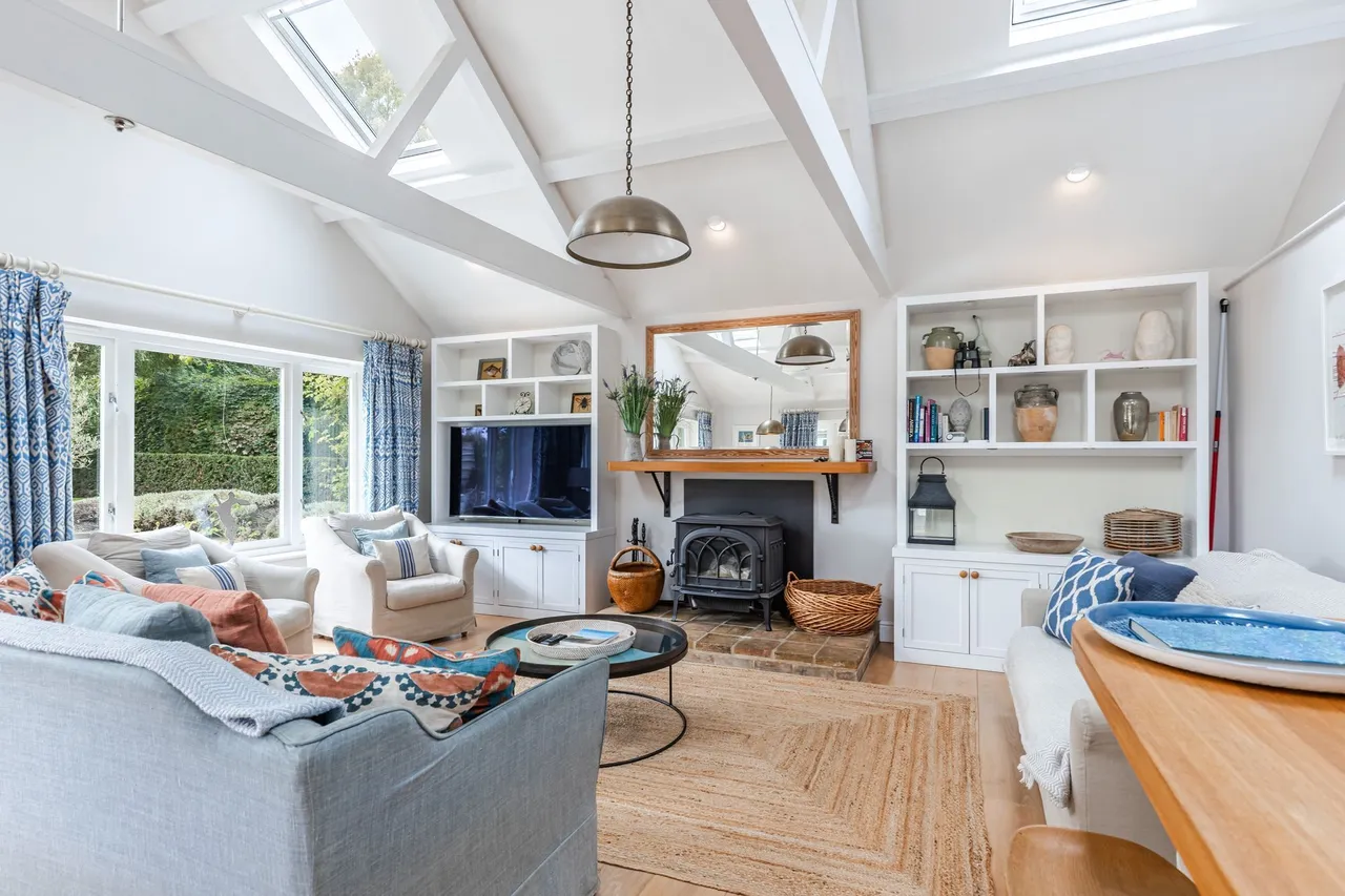 Immaculately Presented Home with Fiel, photo 9