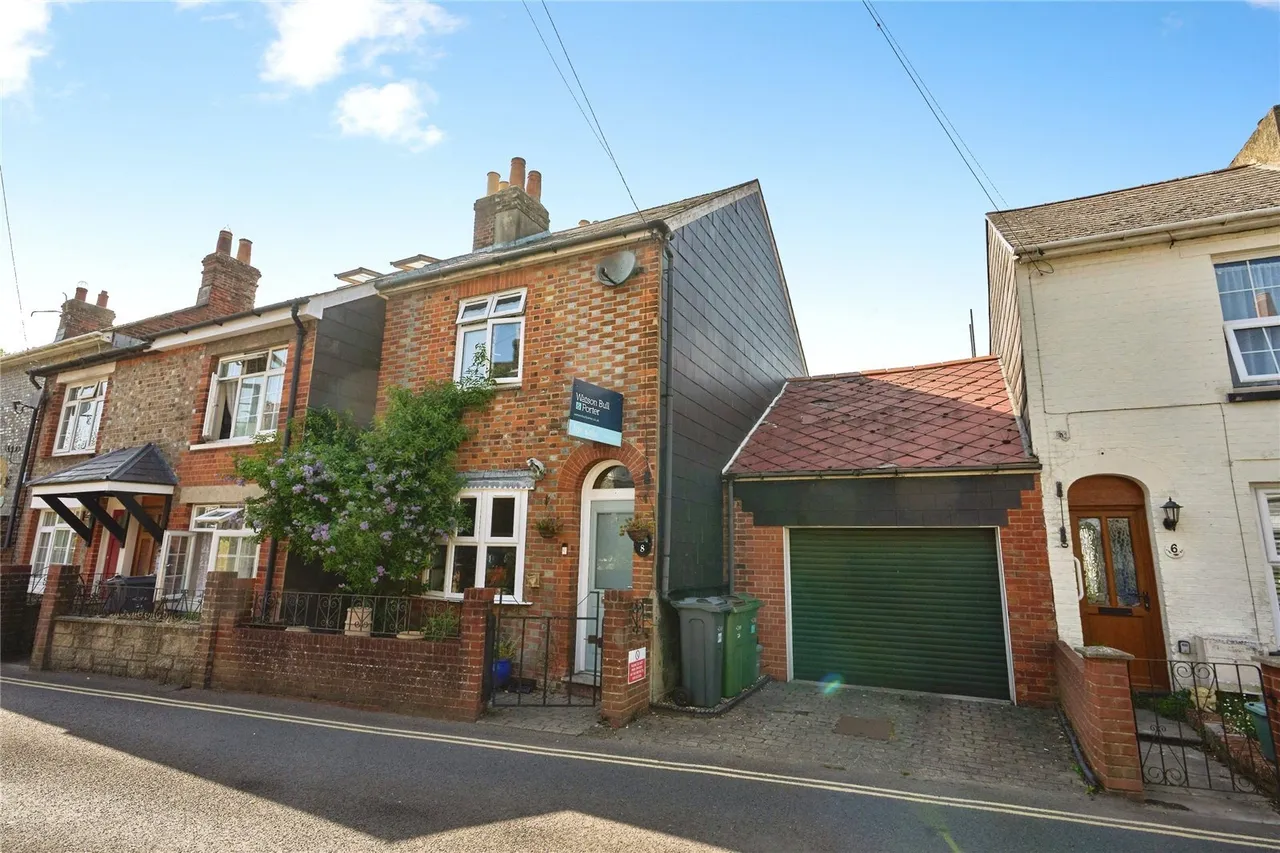 2 bed house for sale, Castle Road, Newport, PO30