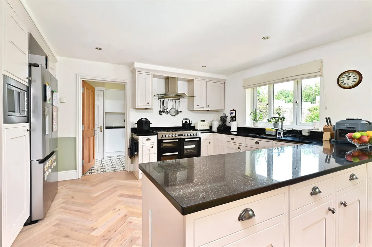 Reading Road, Hook, RG27 9EA, photo 5