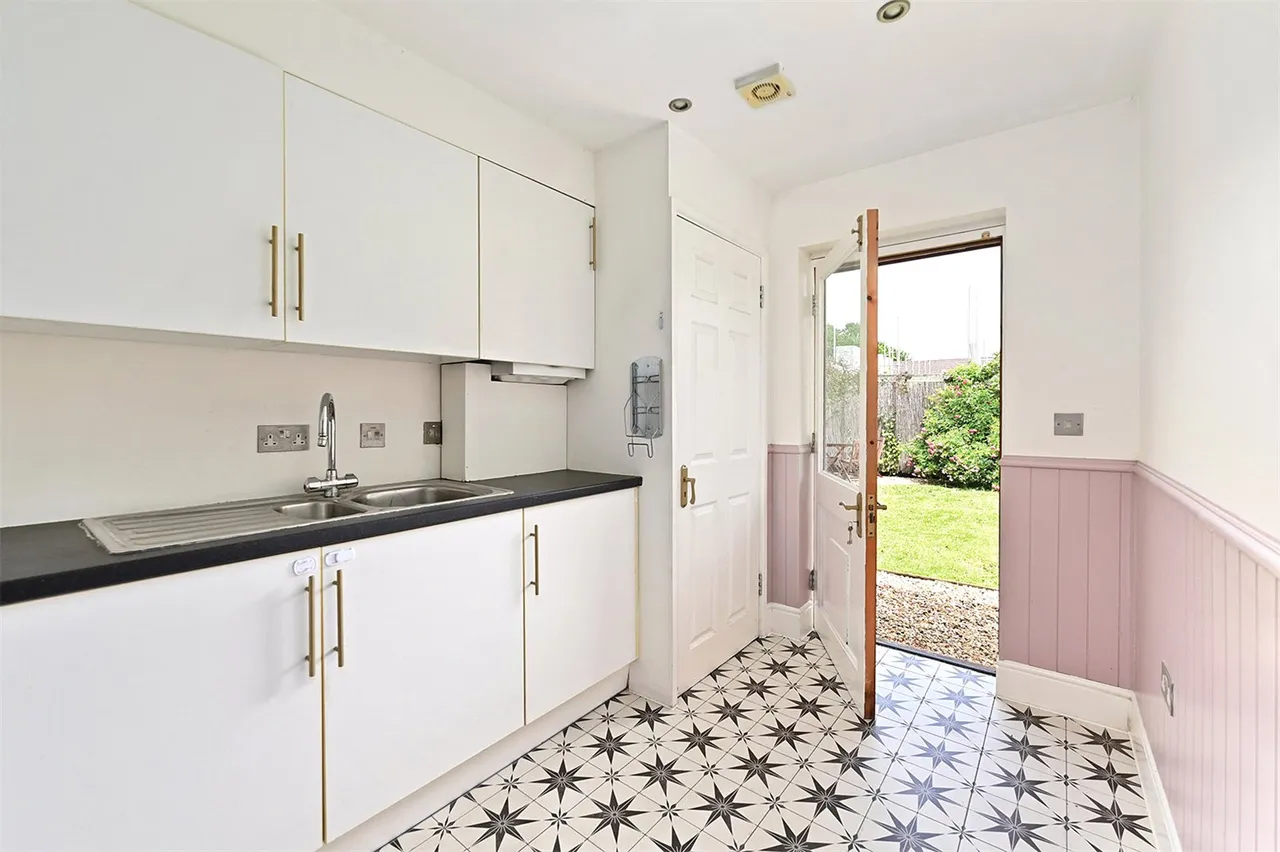 Reading Road, Hook, RG27 9EA, photo 19