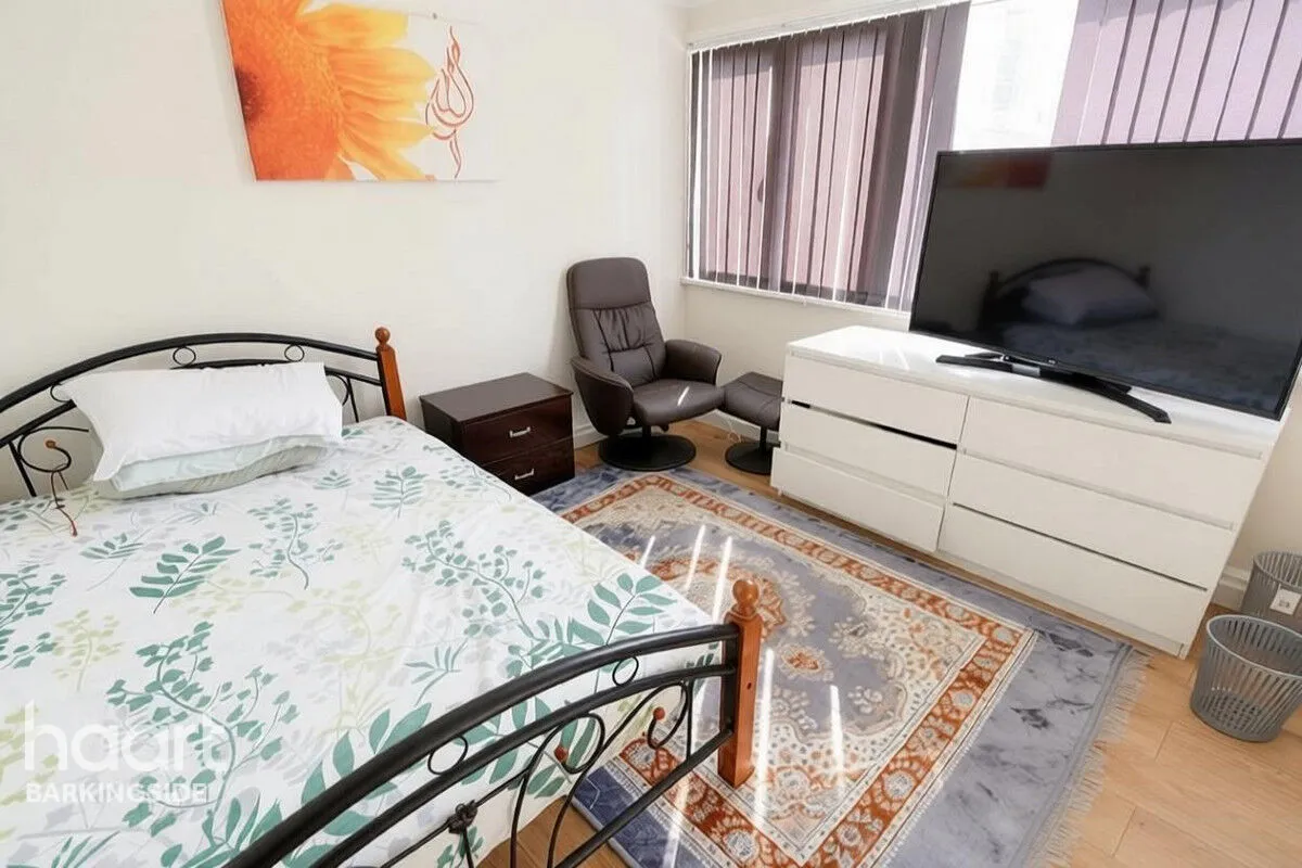The Ridings, Chigwell, IG7, photo 7