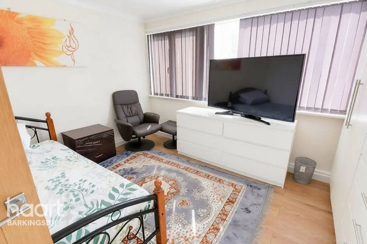 The Ridings, Chigwell, IG7, photo 5