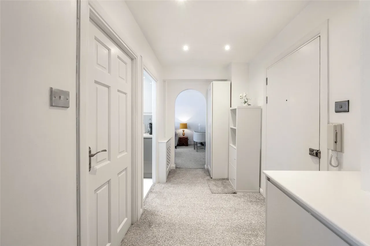 Langford Court, Abbey Road, St John's Wood, London, NW8, photo 4