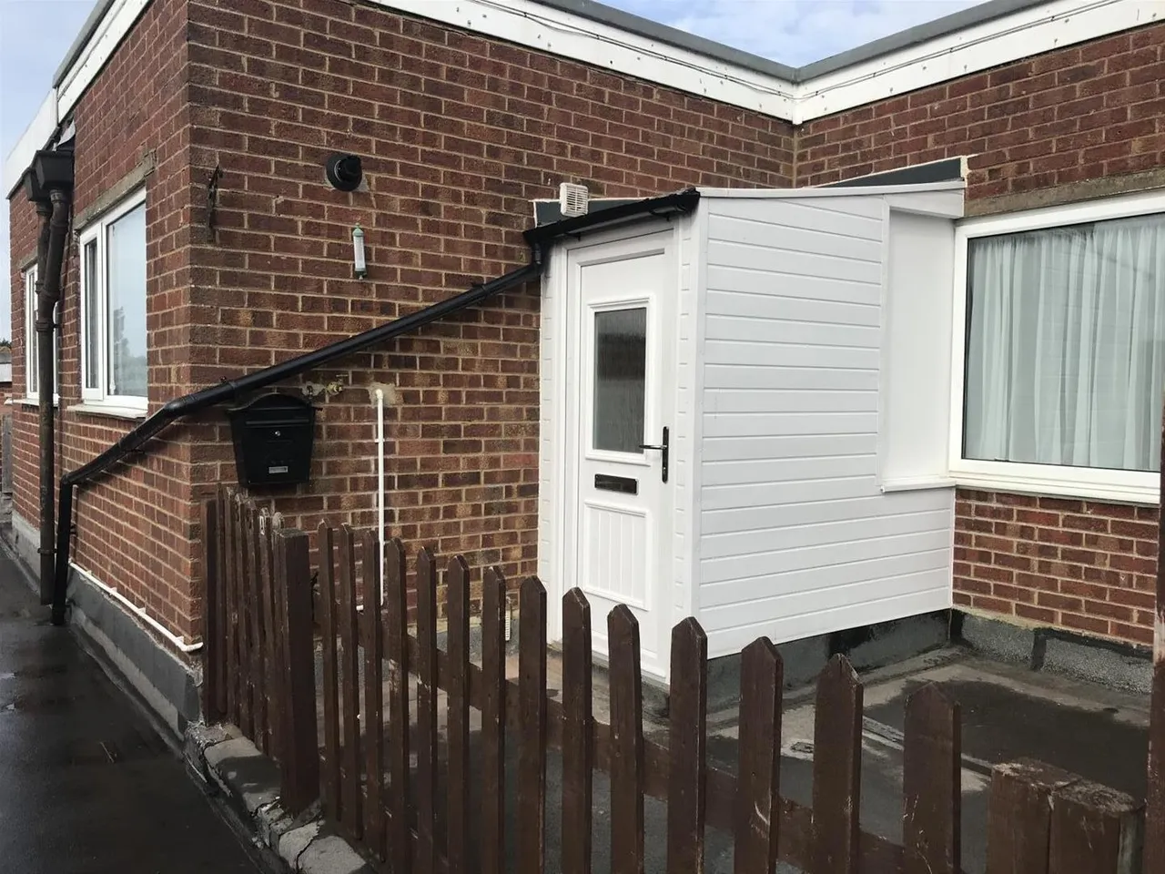 flat to rent — Hever Road, West Kingsdown, Kent TN15 6HD