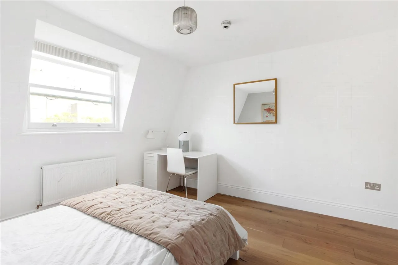 Kennington Park Road, London, SE11, photo 5