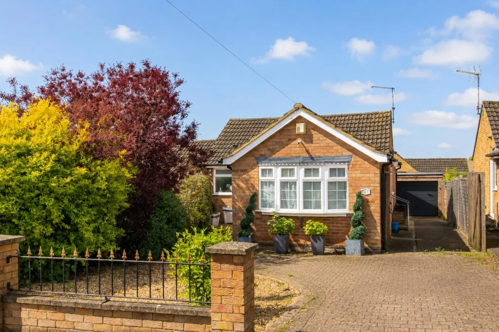 2 bed house for sale, Scott Road, Wellingborough