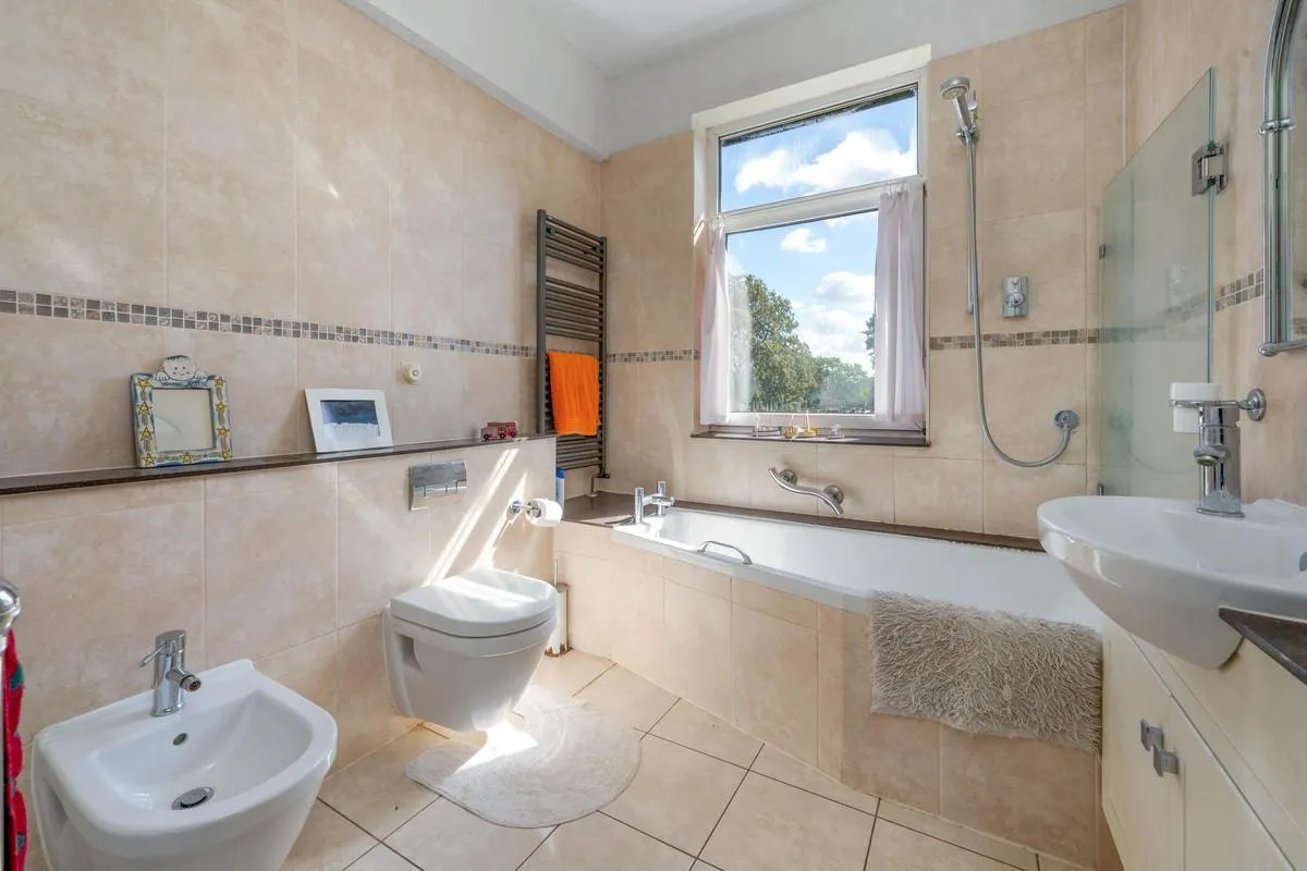 Brownhill Crescent, Rothley, LE7, photo 16