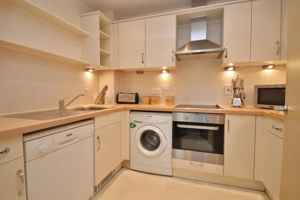 Oriental Road, Woking, GU22, photo 3