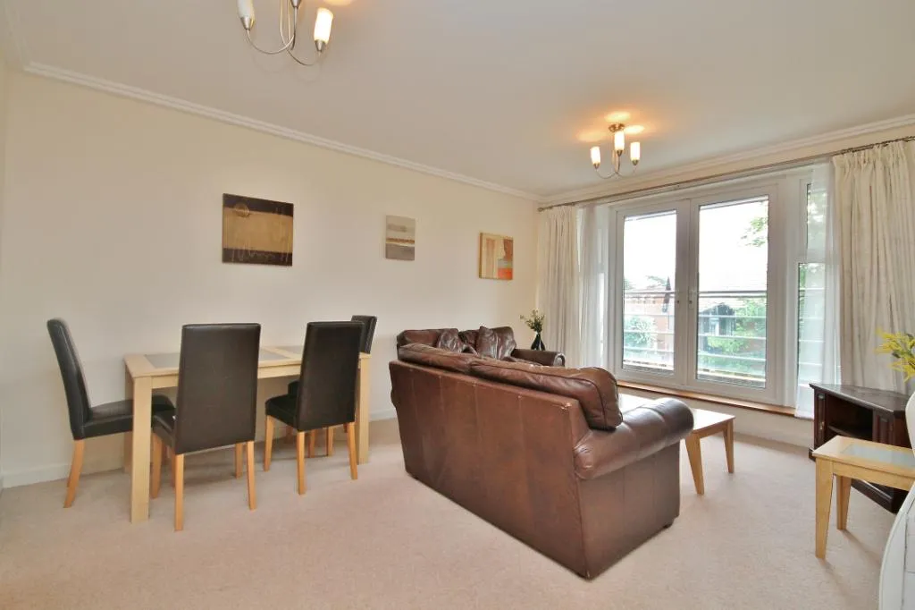 Oriental Road, Woking, GU22, photo 2