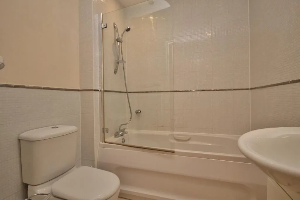 Oriental Road, Woking, GU22, photo 7