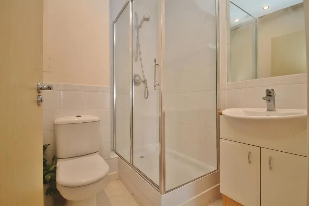Oriental Road, Woking, GU22, photo 6