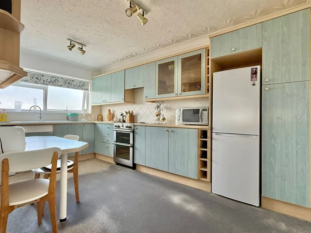 Whitby Road, Milford on Sea, SO41, photo 6