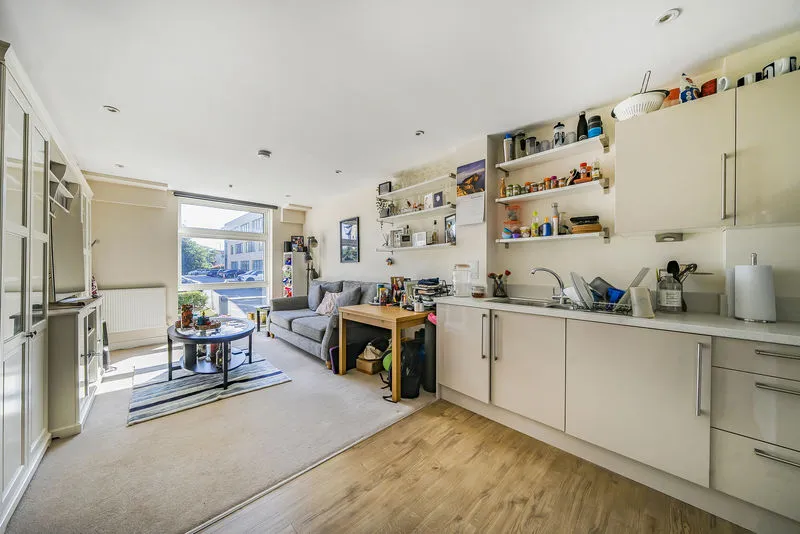 2 bed flat for sale — Bessemer Road, Welwyn Garden City AL7 1FU