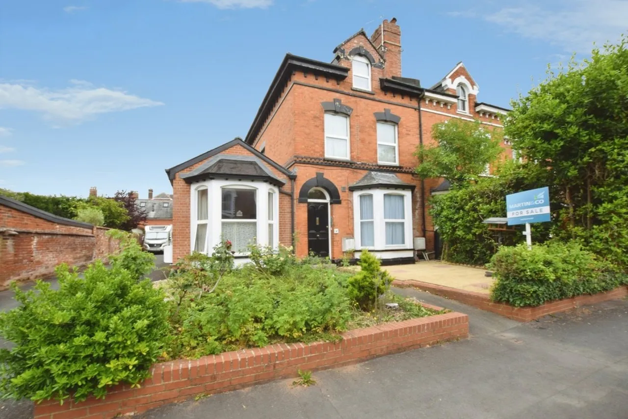 2 bed flat for sale, Queens Road, EX2