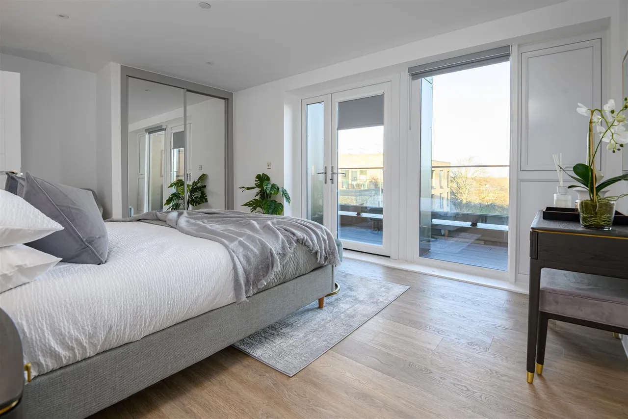 Station Avenue, Walton Court, KT12, photo 7