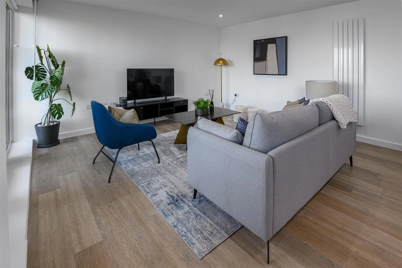 Station Avenue, Walton Court, KT12, photo 5