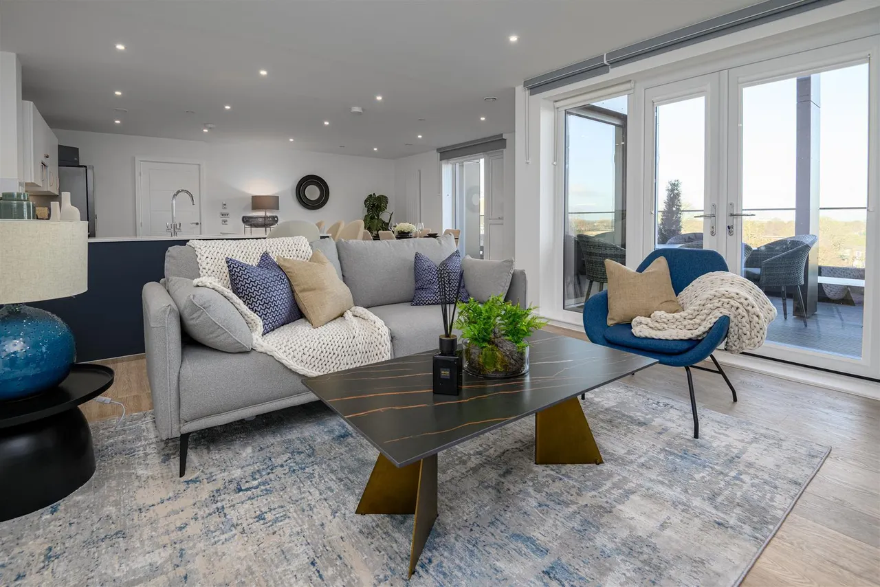Station Avenue, Walton Court, KT12, photo 4