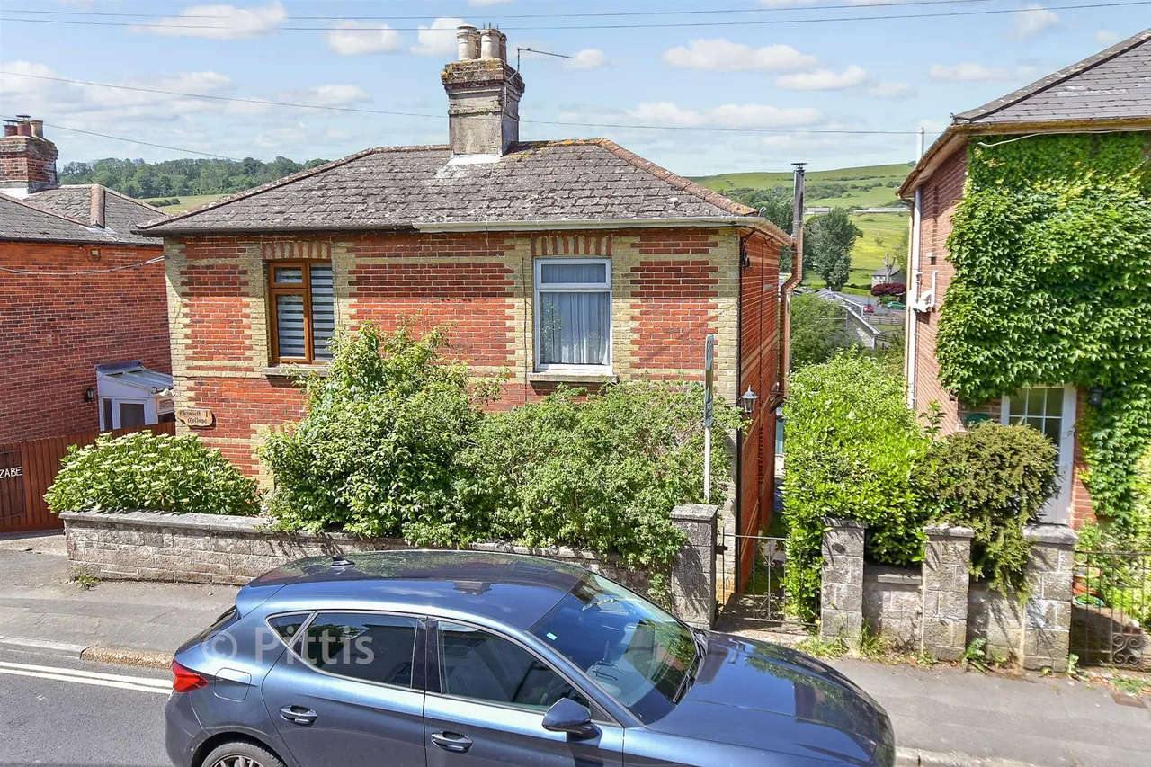 3 bed house for sale, St. John's Road, Wroxall, PO38